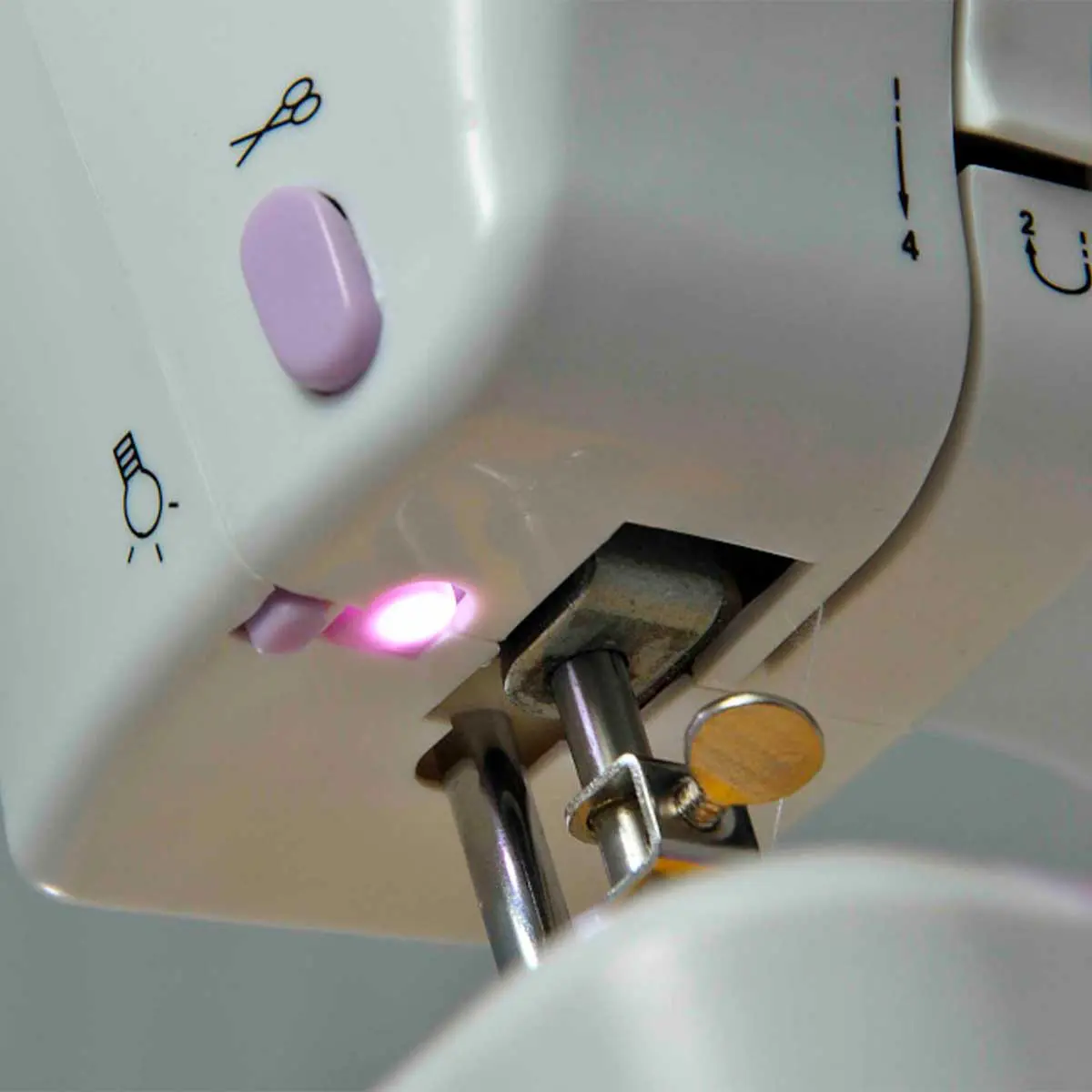 Máquina de Coser Portátil Lila | P110 - Imagen 5