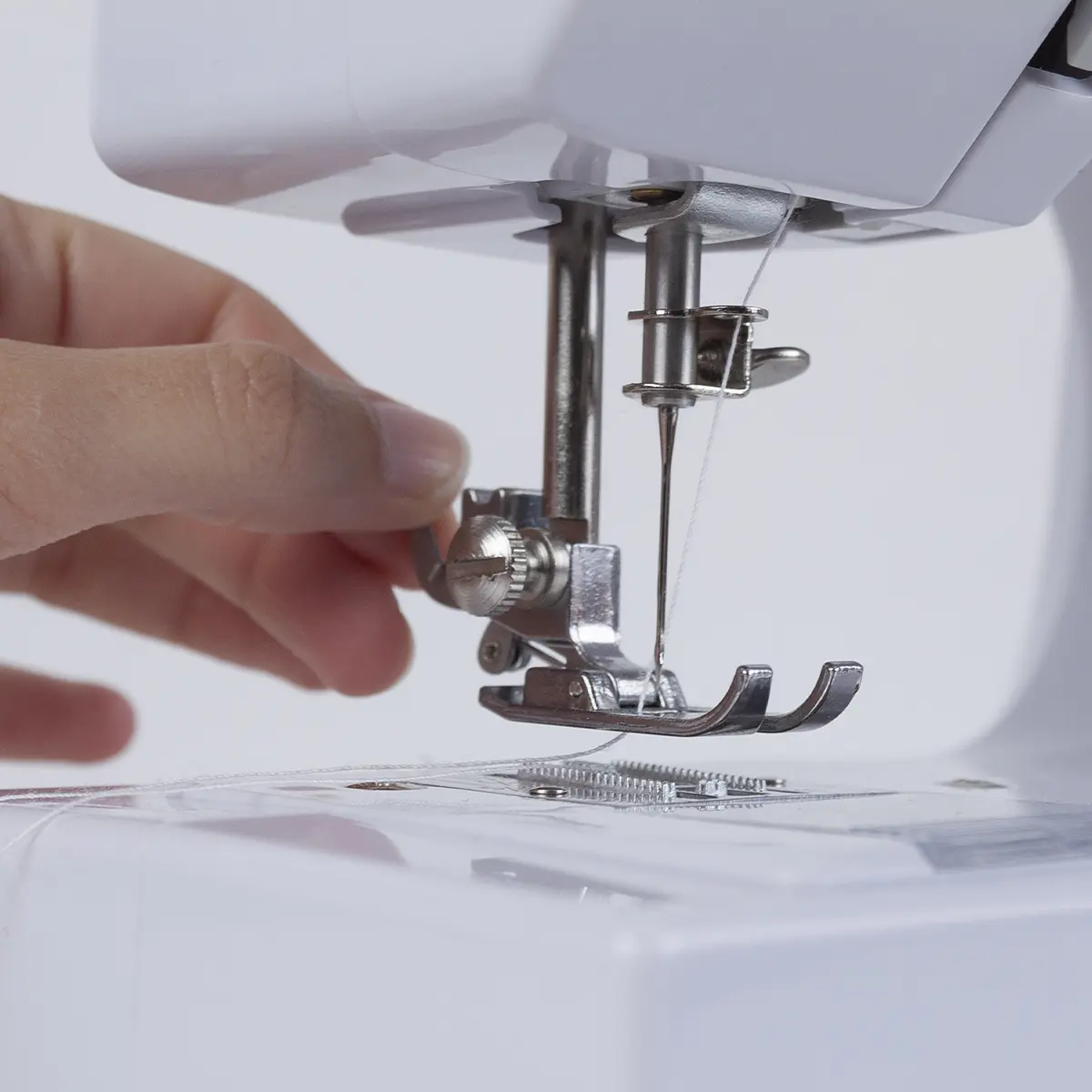 Máquina de coser | P115 - Imagen 9
